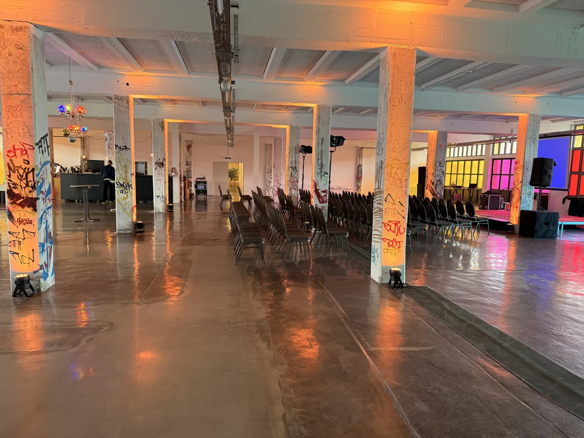 Industrielle Eventlocation in Erfurt mit festlicher Bestuhlung
