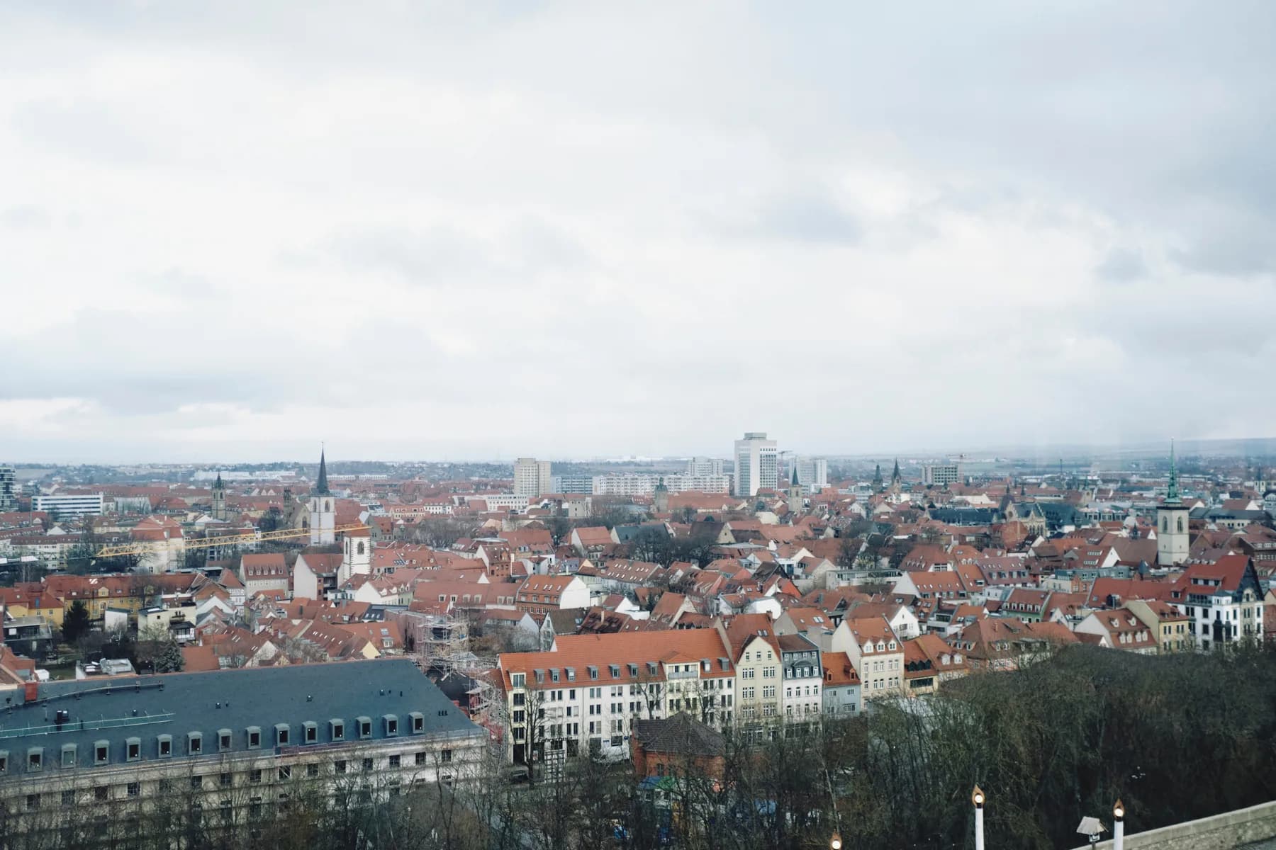 Blick über die Dächer von Erfurt vom Petersberg aus